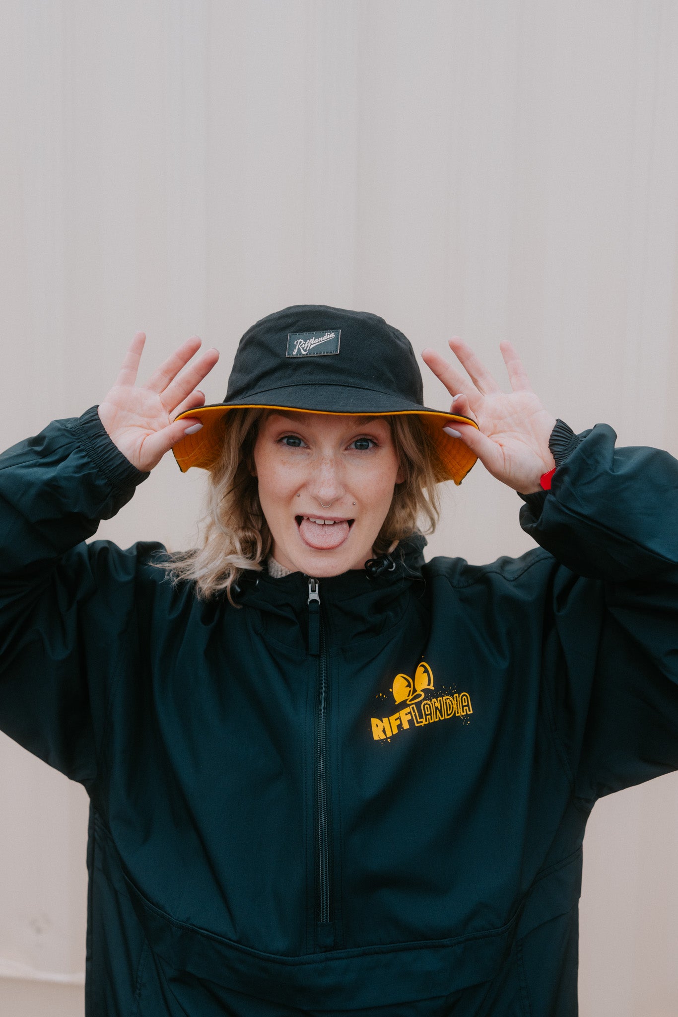 RIFFLANDIA REVERSIBLE BUCKET HAT